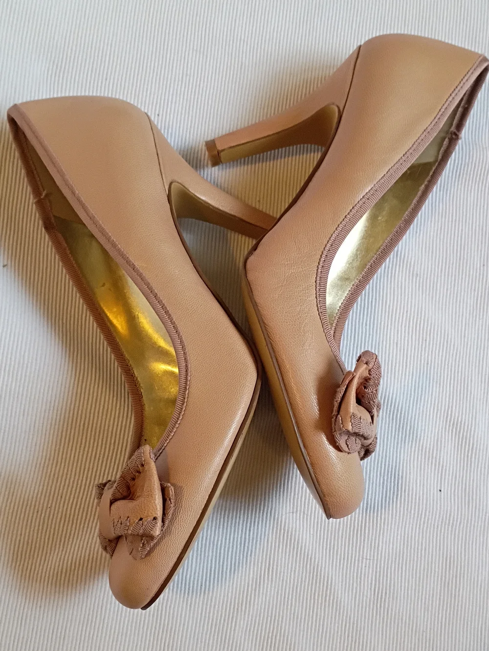 Nine West Women's Nude Bow Pump